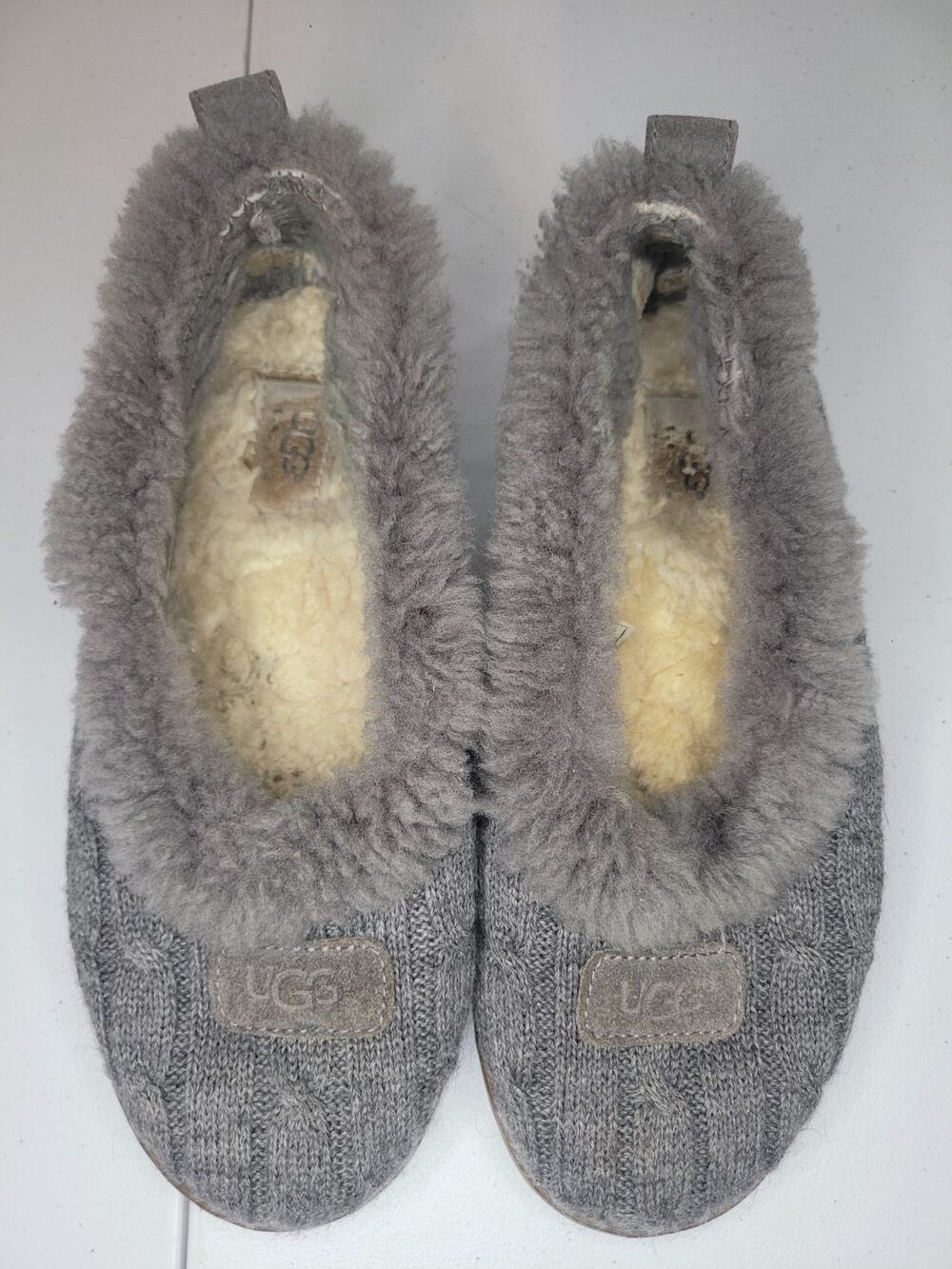 UGG Rylan Gray Cable Knit Sheepskin Fur Slip-Ons Size 9 Warm Comfy Cozy Lounge